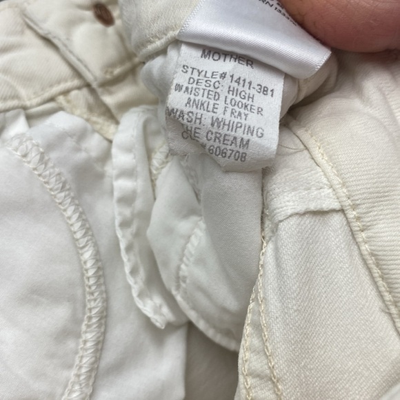 MOTHER THE LOOKER ANKLE FRAY IN WHIPPING THE CREAM HIGH RISE SKINNIES W/FRAY HEM - Picture 13 of 14